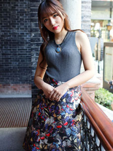 五月天婷婷网av,五月天婷婷揭秘网络红人幕后生活,精彩瞬间一网打尽